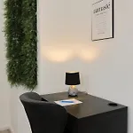 Modern Und Ruhig, Mit Garage & Ps4, Nahe Messe, Rue Und Uniklinik, Voll Ausgestattete Kueche, Bad Mit Dusche Und Badewanne
